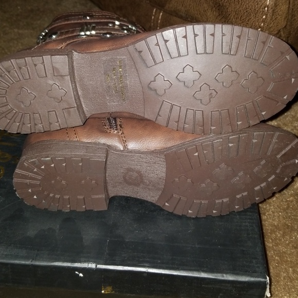 Boots - Picture 6 of 6